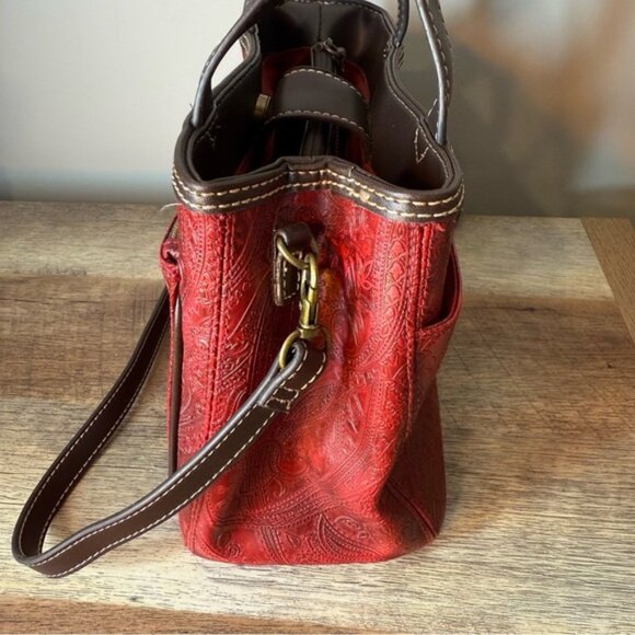 RELIC Red Paisley Embossed Handbag Satchel Brown Accents Crossbody Strap Tooled - Picture 9 of 14